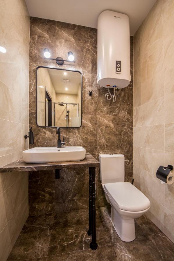 On Ploshcha Ukrainskykh Heroiv Apartment Kyiv