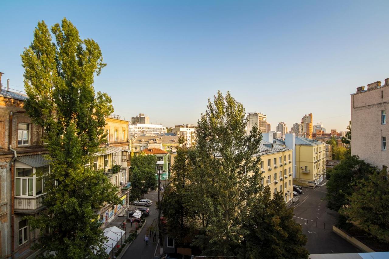 On Ploshcha Ukrainskykh Heroiv Apartment Kyiv