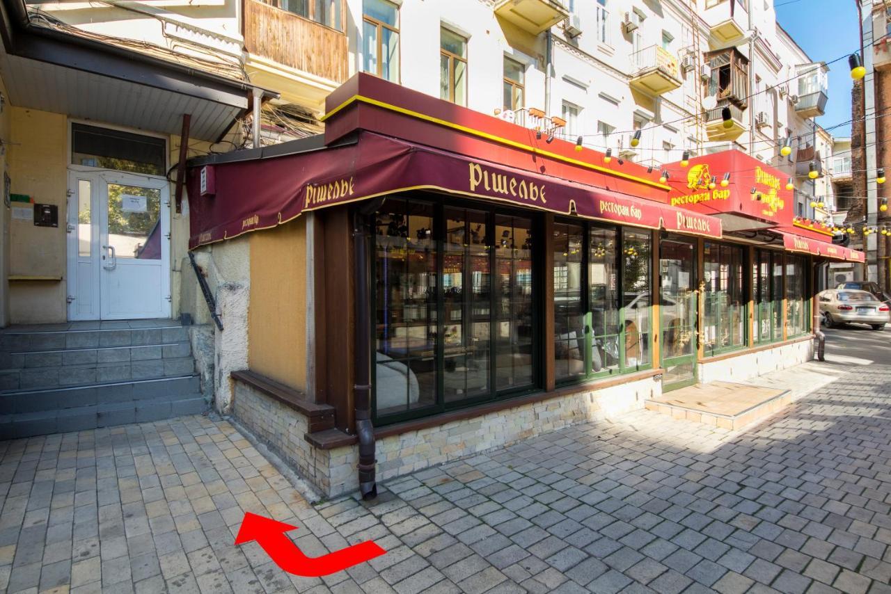 On Ploshcha Ukrainskykh Heroiv Kyiv